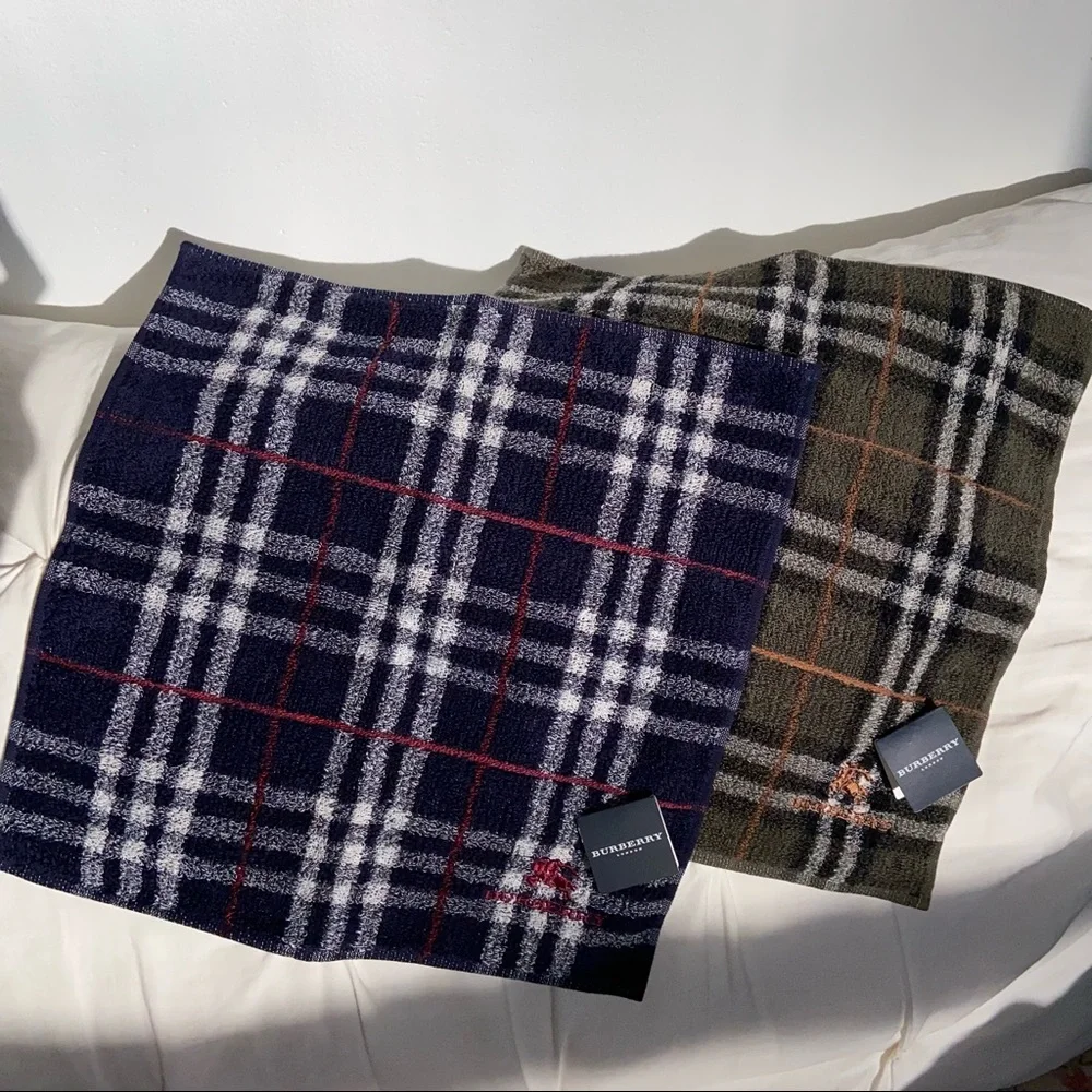 Burberry hand towel set